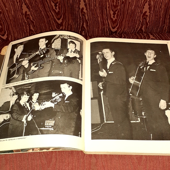 A DECADE OF THE WHO AN AUTHORISED HISTORY IN MUSIC COPYRIGHT 1977 PAPERBACK - Picture 5 of 16